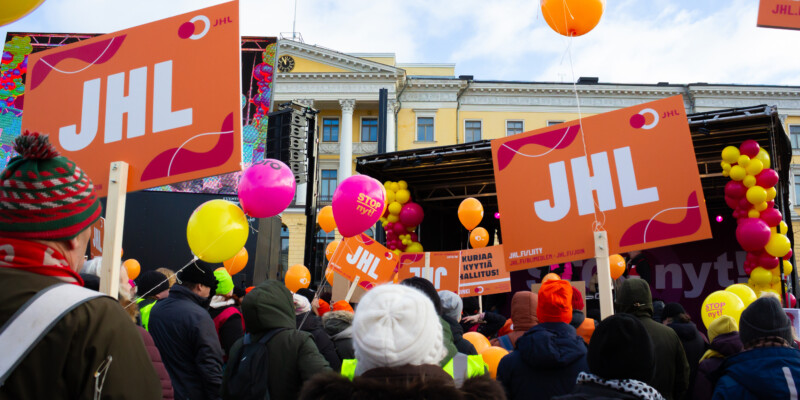Fackförbundet JHL:s skyltar i STOP nu!-demonstrationen.